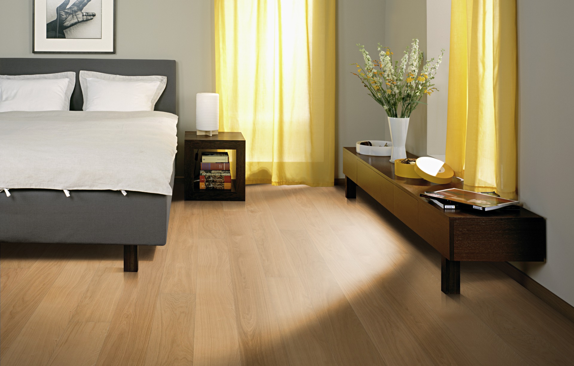 Паркетная доска Kahrs Столичная Дуб Дублин Dublin 151N4AEKF0KW240 Calm 2420×187×15 фото в интерьере